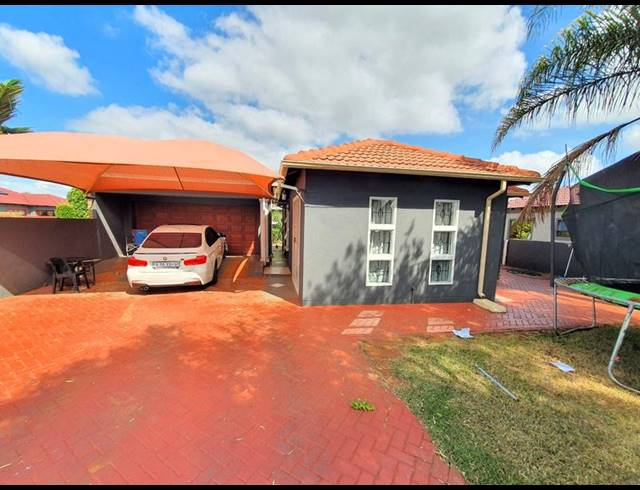 3 BEDROOM HOUSE FOR SALE IN THE ORCHARDS